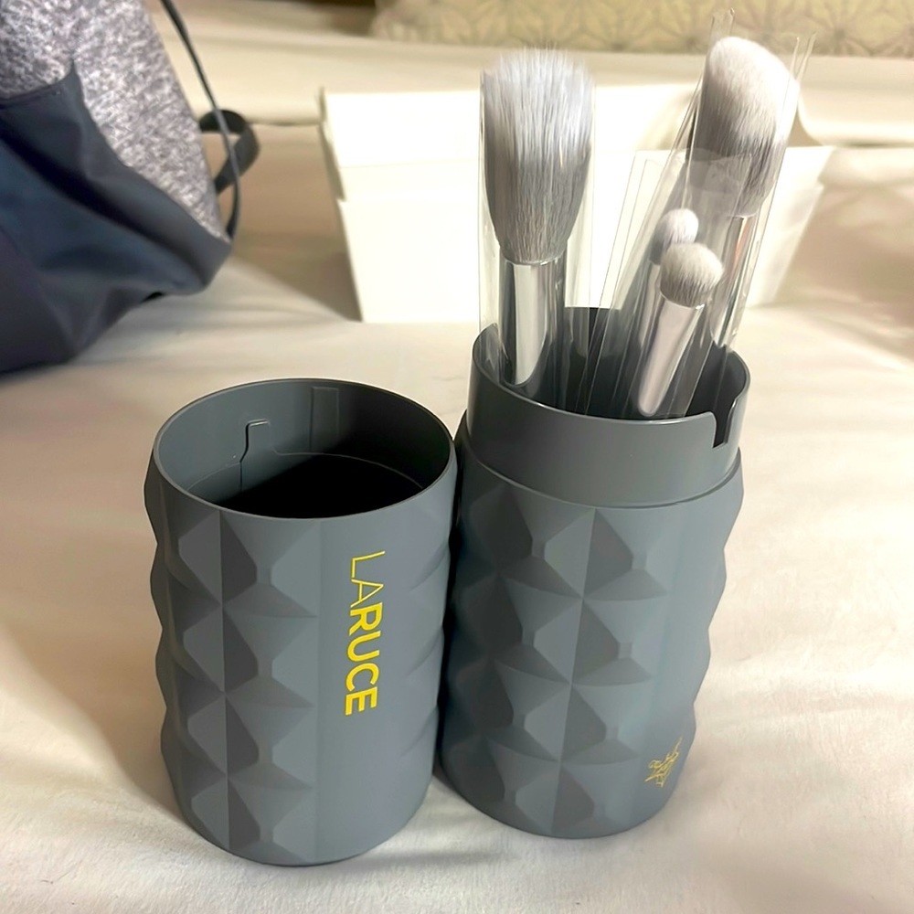 LARUCE 5 pc makeup brush set with brush holder